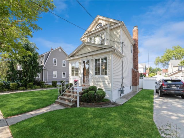 [Lynbrook Real Estate, listing number 7314905]