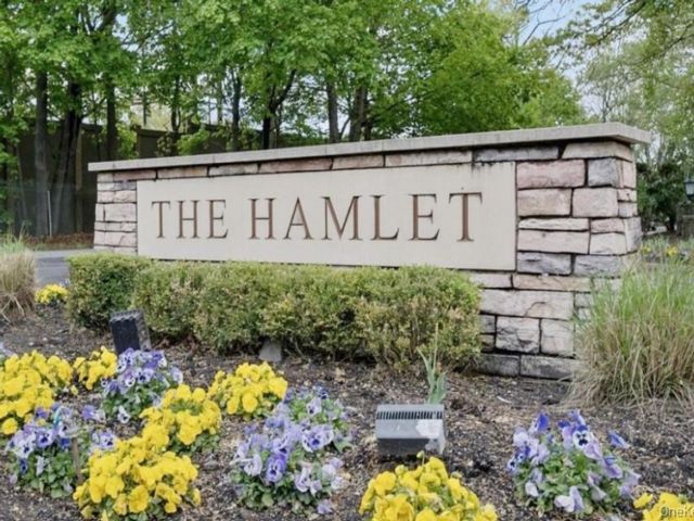  3 BR,  3.00 BTH &nbsp;Condo style home in Jericho