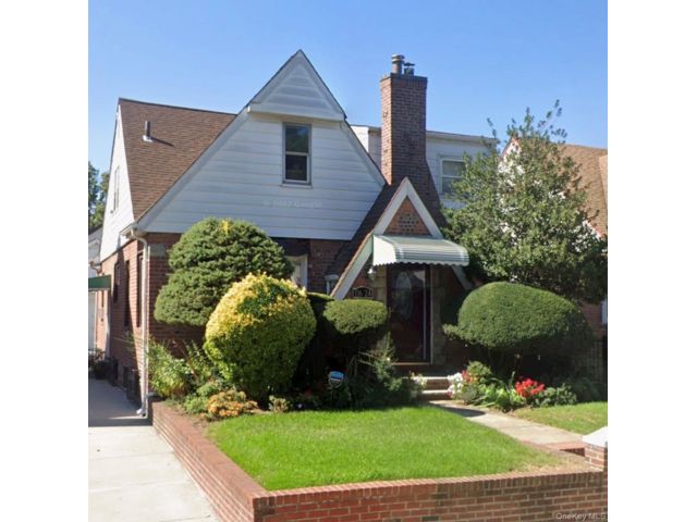  2 BR,  1.00 BTH &nbsp;Includes legal  style home in Cambria Heights