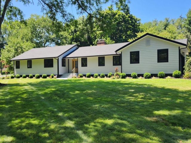  4 BR,  4.00 BTH &nbsp;Modern style home in Old Brookville
