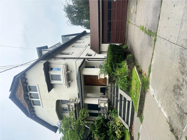  4 BR,  1.00 BTH &nbsp;Colonial style home in Riverdale