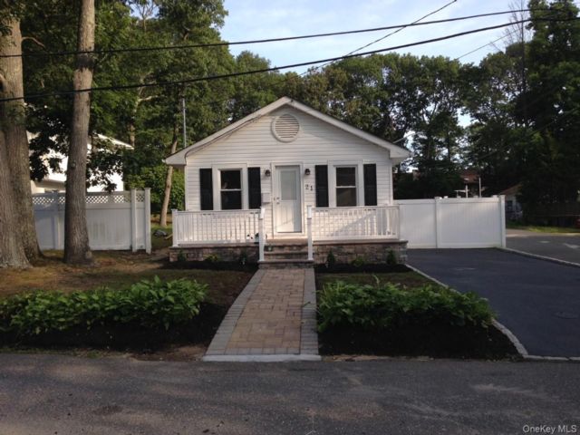  2 BR,  1.00 BTH &nbsp;Ranch style home in Ronkonkoma