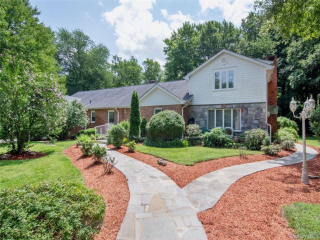  4 BR,  5.00 BTH &nbsp;Contemporary style home in Hartsdale
