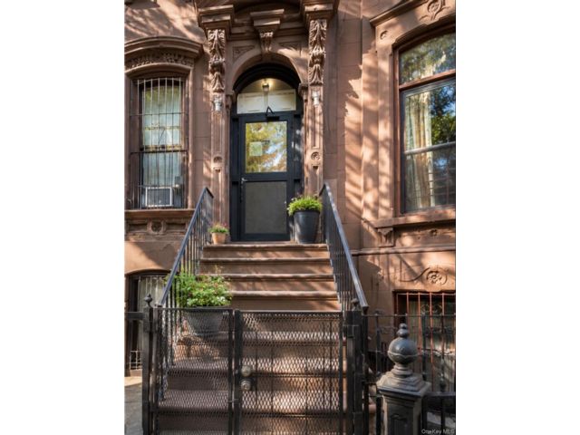 Studio,  0.00 BTH &nbsp;Row dwelling style home in New York (manhattan)