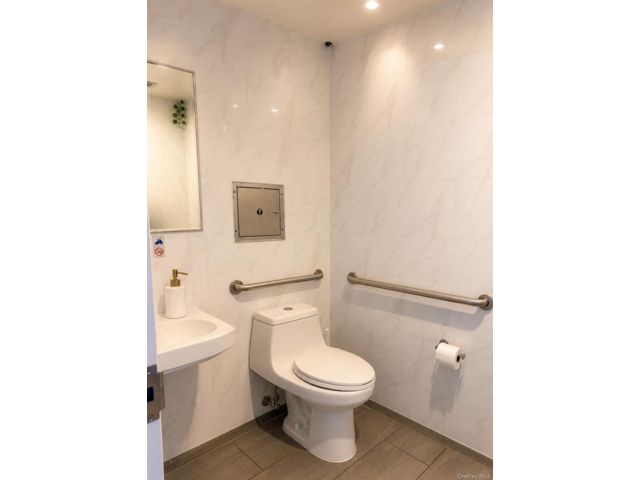 [PHOTO]