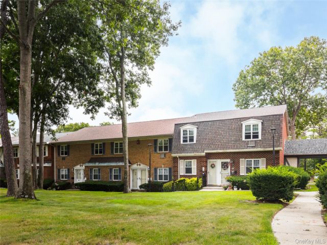 [Holtsville Real Estate, listing number 7317041]