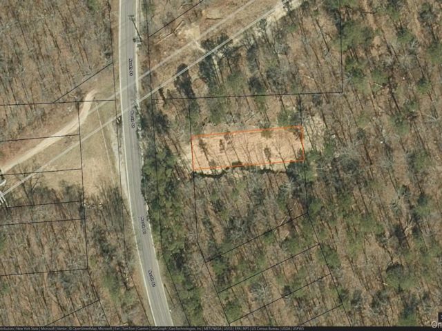 Lot <b>Size:</b>  &nbsp;House style home in Manorville