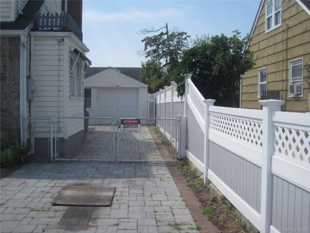 [PHOTO]