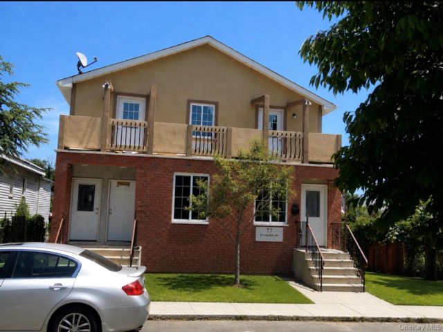  3 BR,  2.00 BTH &nbsp;Contemporary style home in Whitestone
