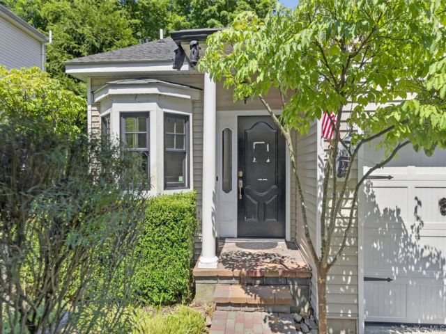  2 BR,  2.00 BTH &nbsp;Colonial style home in Peekskill