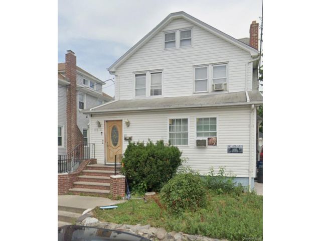  4 BR,  2.00 BTH &nbsp;Colonial style home in Saint Albans