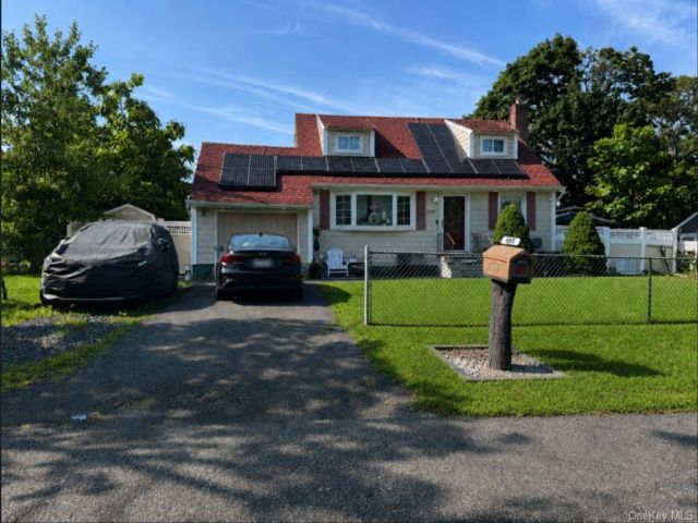  4 BR,  3.00 BTH &nbsp;Cape cod style home in Central Islip