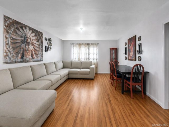  8 BR,  5.00 BTH &nbsp;House style home in Boulevard