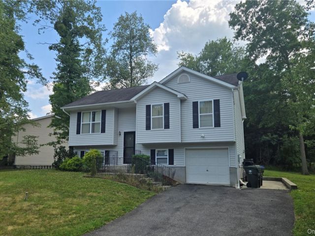  4 BR,  2.00 BTH &nbsp;Raised ranch style home in Walden