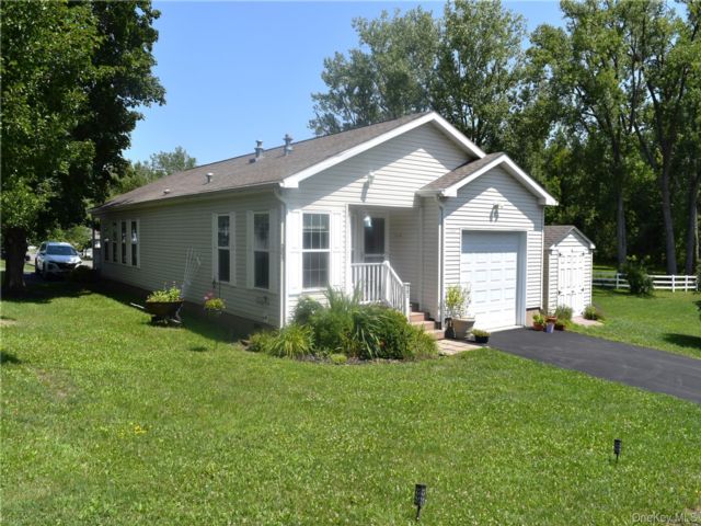  2 BR,  2.00 BTH &nbsp;Ranch style home in Rock Tavern