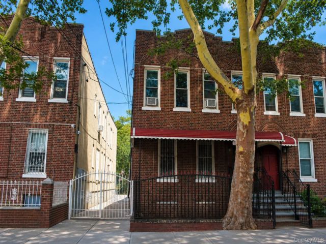  7 BR,  4.00 BTH &nbsp;House style home in Brownsville