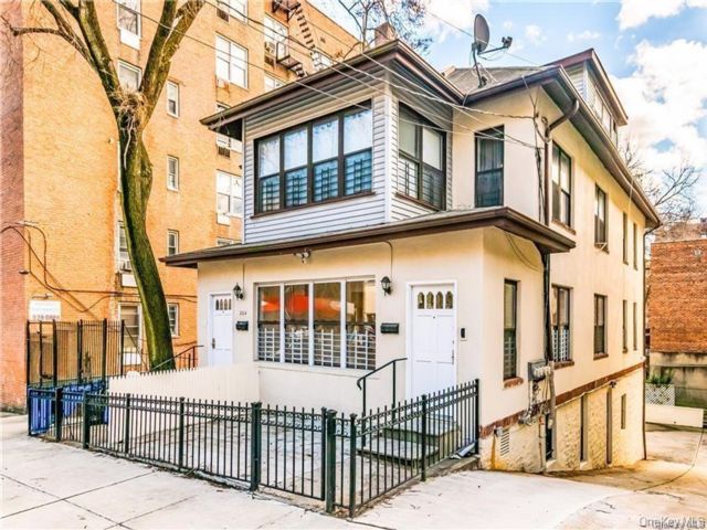  7 BR,  5.00 BTH &nbsp;Other style home in Riverdale