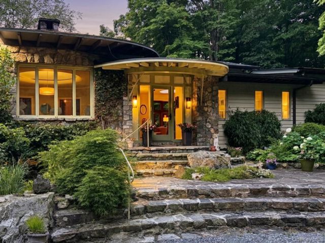 3 BR,  4.00 BTH &nbsp;Craftsman style home in Garrison