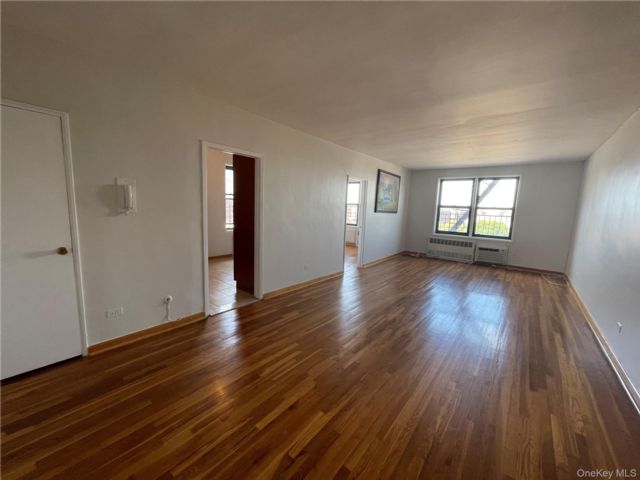  2 BR,  1.00 BTH &nbsp;Mid rise style home in Forest Hills