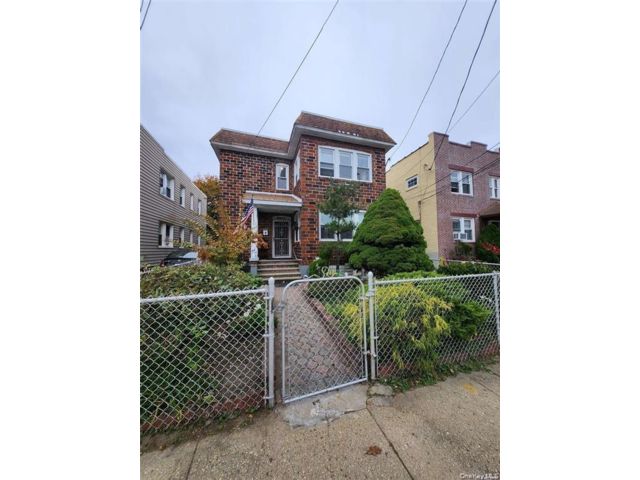  2 BR,  1.00 BTH &nbsp;Includes legal  style home in Oceanside