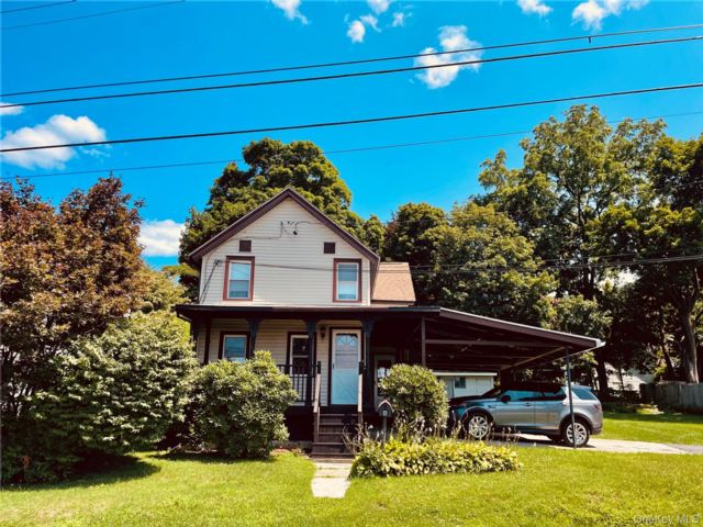  3 BR,  1.00 BTH &nbsp;Colonial style home in Beacon