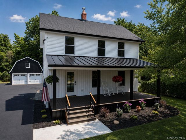  3 BR,  2.00 BTH &nbsp;Contemporary style home in Thompson Ridge