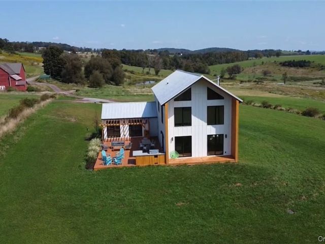  4 BR,  4.00 BTH &nbsp;Farmhouse style home in Callicoon
