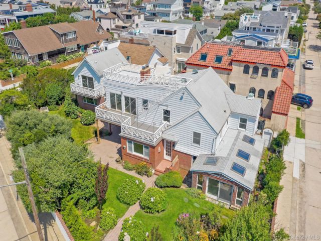  6 BR,  4.00 BTH &nbsp;Colonial style home in Point Lookout