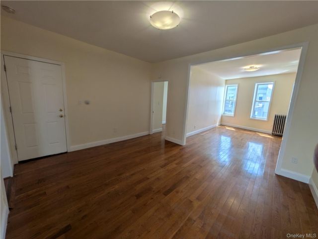  3 BR,  1.00 BTH &nbsp;Full floor apar style home in Queens Village