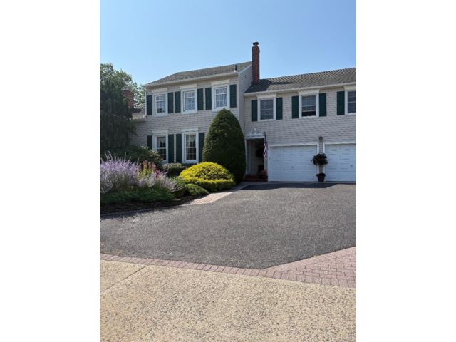  4 BR,  3.00 BTH &nbsp;Colonial style home in Massapequa