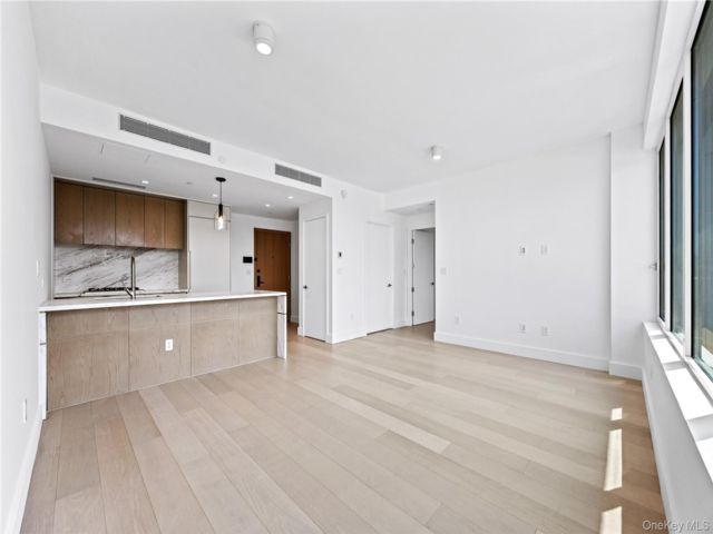[PHOTO]