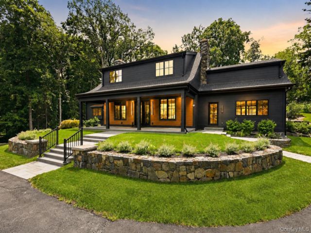  4 BR,  4.00 BTH &nbsp;Farmhouse style home in Montrose