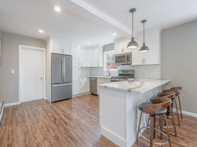  3 BR,  3.00 BTH &nbsp;Colonial style home in Ossining