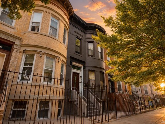  5 BR,  4.00 BTH &nbsp;House style home in Crown Heights