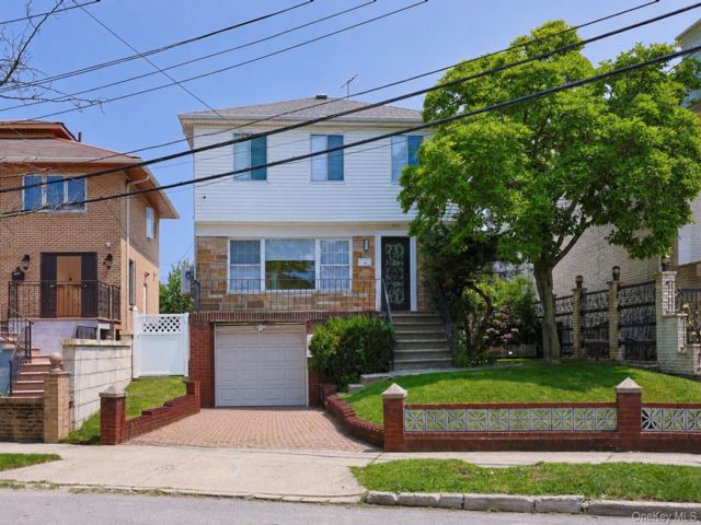  3 BR,  4.00 BTH &nbsp;Other style home in Whitestone