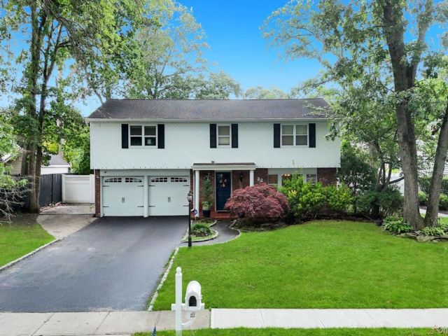 [Lake Grove Real Estate, listing number 7317711]