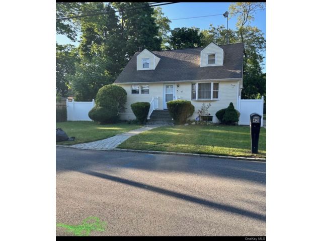  4 BR,  2.00 BTH &nbsp;Cape cod style home in Amityville