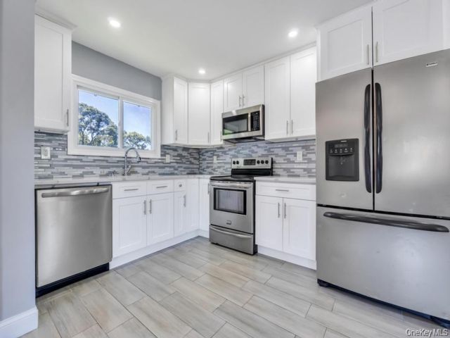  3 BR,  1.00 BTH &nbsp;Hi ranch style home in Selden