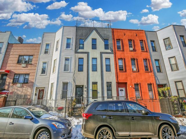  9 BR,  4.00 BTH &nbsp;Other style home in East New York