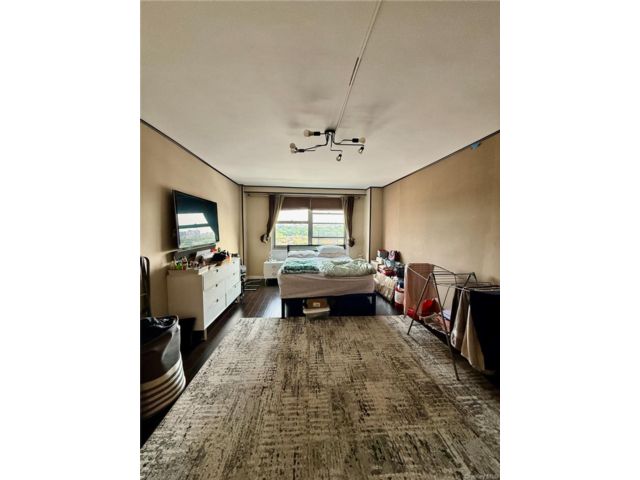  2 BR,  2.00 BTH &nbsp;High rise style home in Forest Hills