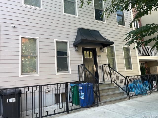  8 BR,  4.00 BTH &nbsp;House style home in Astoria