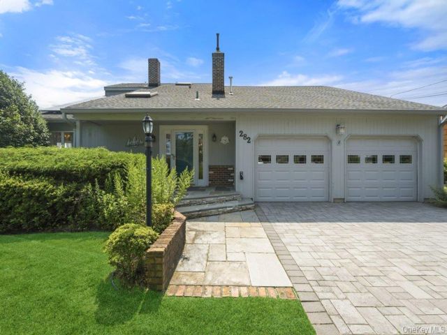  4 BR,  4.00 BTH &nbsp;Contemporary style home in Oakdale