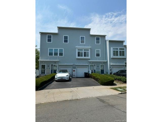  3 BR,  3.00 BTH &nbsp;Includes legal  style home in Arverne