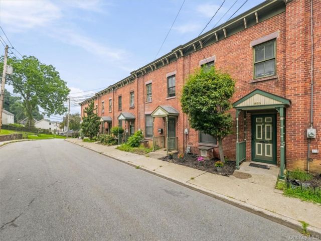  2 BR,  2.00 BTH &nbsp;House style home in Peekskill