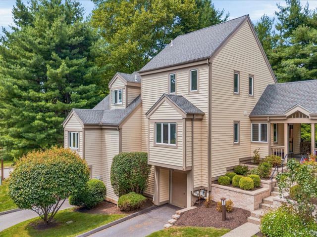 2 BR,  2.00 BTH &nbsp;House style home in Peekskill