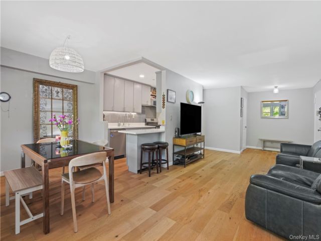 [Howard Beach Real Estate, listing number 7317922]
