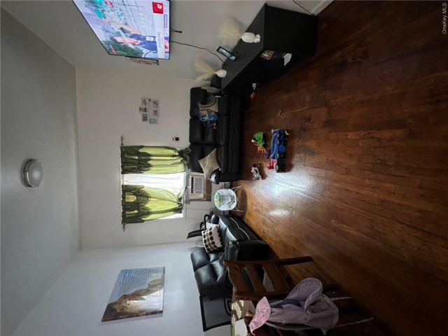 [PHOTO]