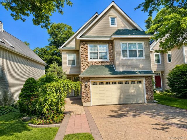  4 BR,  4.00 BTH &nbsp;Contemporary style home in Peekskill
