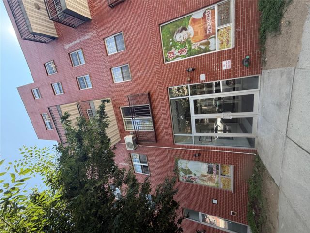 Studio,  1.00 BTH &nbsp;Mini estate style home in Fresh Meadows