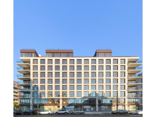  1 BR,  1.00 BTH &nbsp;High rise style home in Astoria